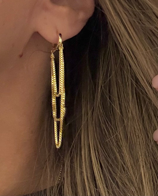 Triple Chain Huggies