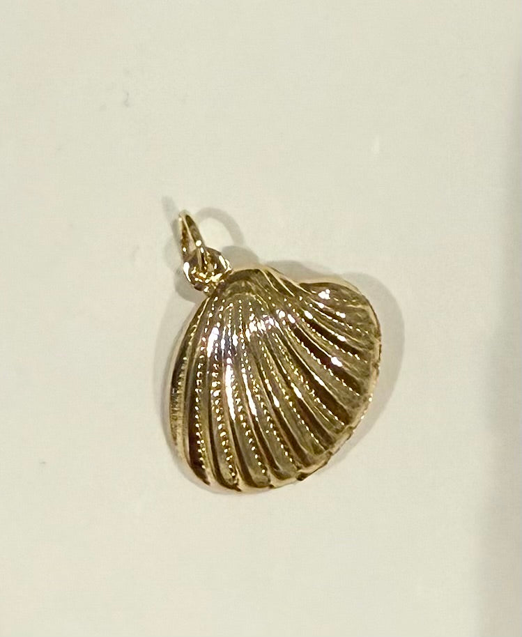 Mini Fluted Gold Shell Charm